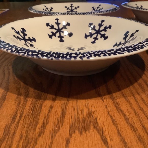 Four Gibson Blue Snowflake Bowls - Picture 3 of 5